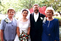 Couple&Moms.JPG (113223 bytes)